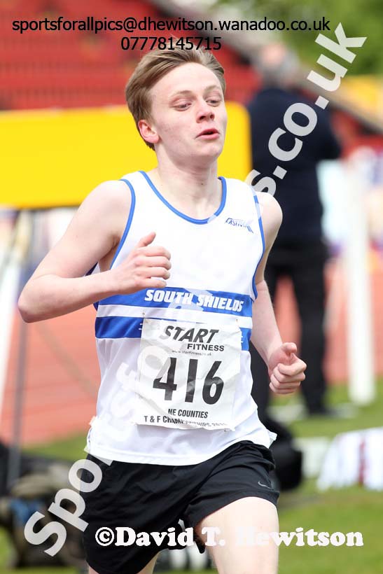 Mens under-17s 1500 metres, North Eastern Track and Field Champs, Gateshead Stadium. Photo: David T. Hewitson/Sports for All Pics